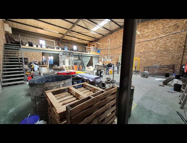 1,800M² FACTORY FOR SALE IN ANDERBOLT